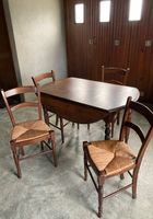À vendre table et chaises... ANNONCES Bazarok.fr